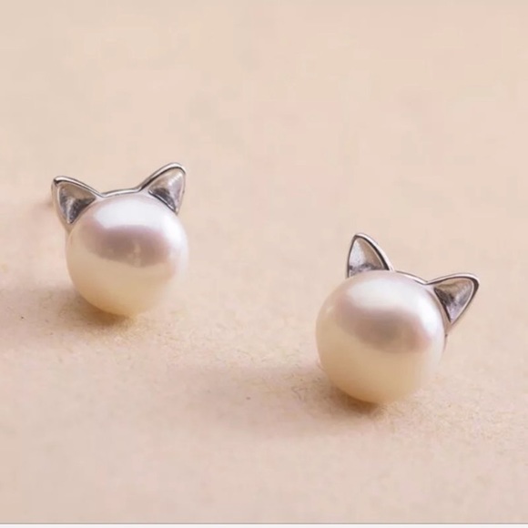 Pearl cat earrings pierced ears post stud jewelry - Picture 2 of 3